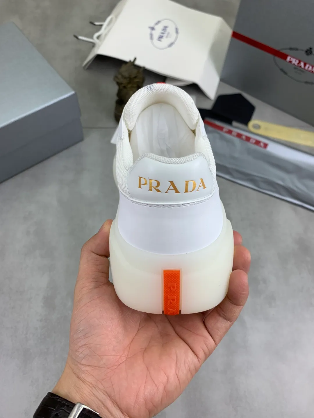 Men's shoes 💰P600💰 [New style] popular models are on the official website, 🆘 Trendy brand (Prada) mainly promotes popular models, avant-garde and versatile fashion men's shoes private version mold opening, cowhide surface splicing 1:1.. Fashionable and simple, original imported cowhide lining cowhide feet; the atmosphere and personality are more fashionable, eye-catching and pursuing class. It will subvert old ideas and be a must-have for fashion trendsetters with you! Must keep it for yourself! Tall and comfortable, large and low, high-end quality workmanship. Size: 38-45 3️⃣colors available.